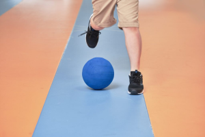 Đế nắn chỉnh khiến bệnh nhân cảm thấy gượng gạo khi vận động