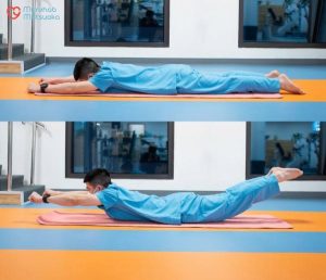 Tư thế siêu nhân giúp giảm áp lực thắt lưng