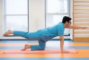 Tư thế Bird-Dog giúp cải thiện chức năng cơ lưng