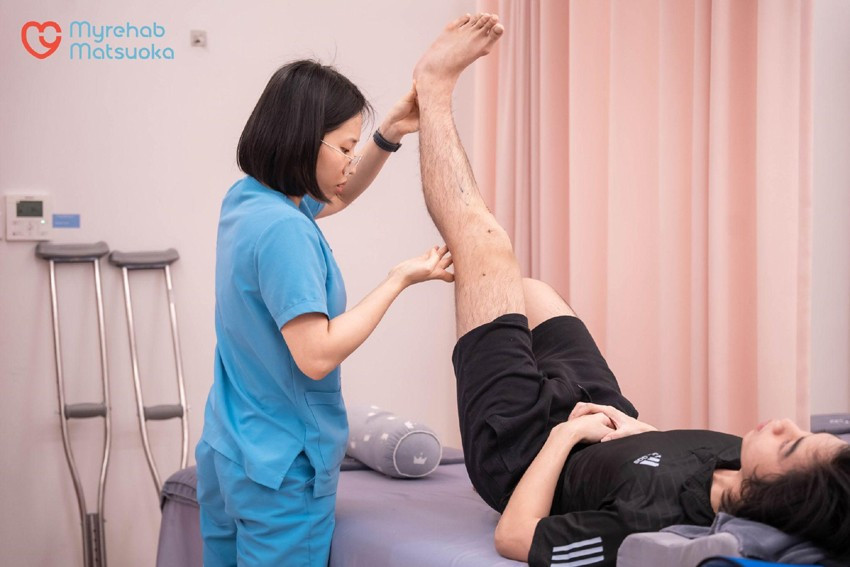 Bệnh nhân cần chú ý trong quá trình luyện tập phục hồi sau phẫu thuật thay khớp háng